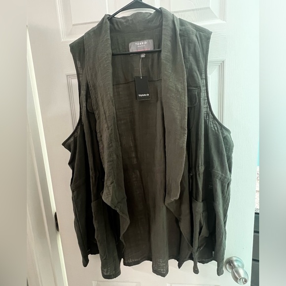torrid Tops - Women’s sleeveless jacket/vest